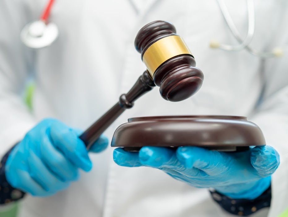 What evidence is needed to support a claim in a medical malpractice case?